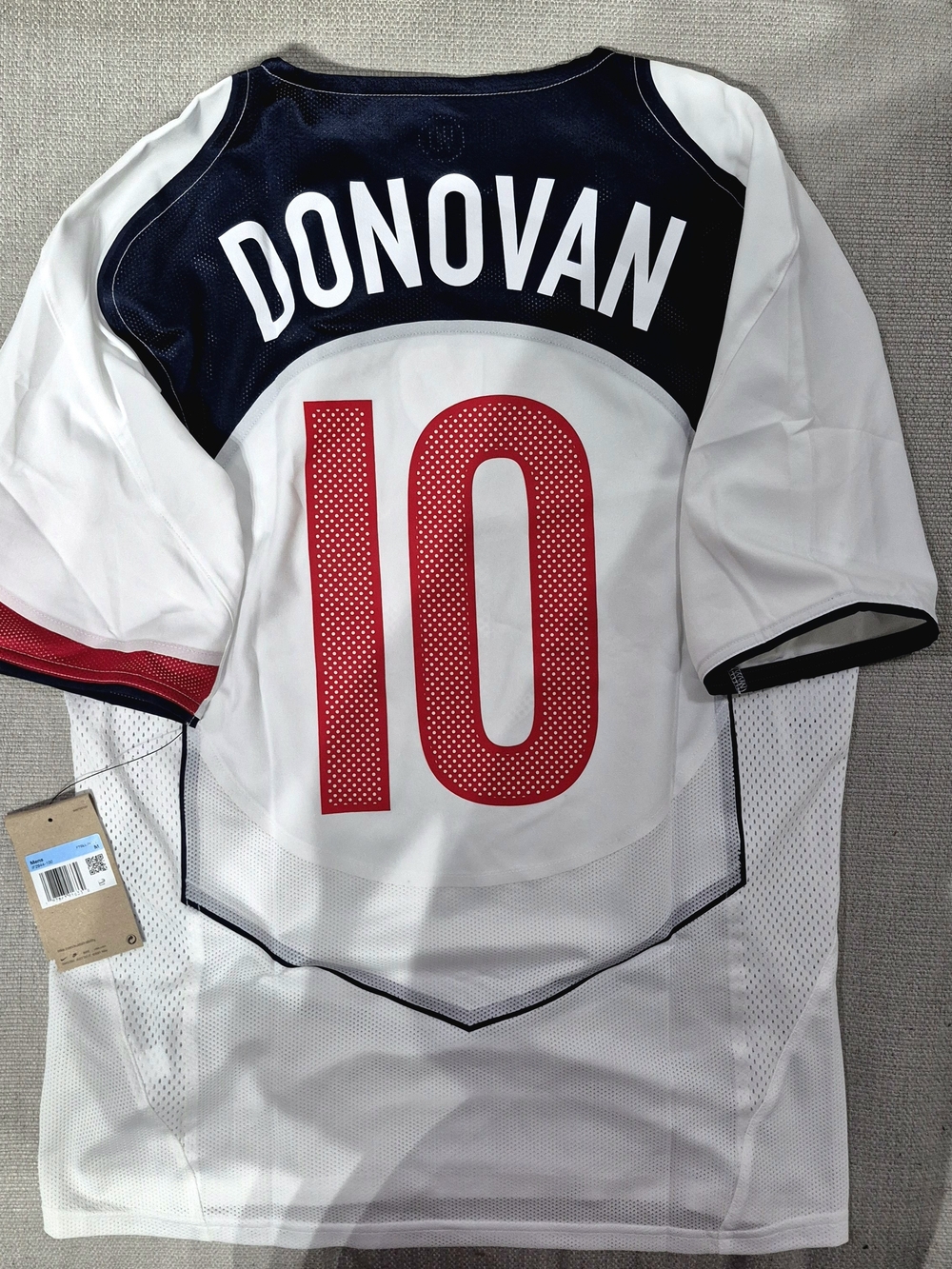 ​Nike 2004 USMNT Landon Donovan Total 90 Jersey - Size M (New with Tags)